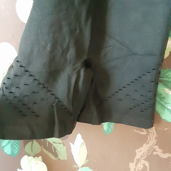 VICTORIA SPORT XS Extra Petite Seamless Stretch Active Onesie - Picture 4 of 11